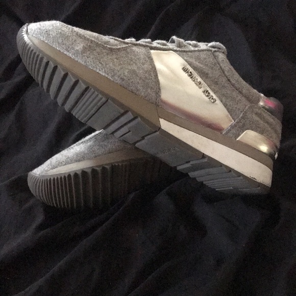 Michael Kors active wear - Picture 3 of 5